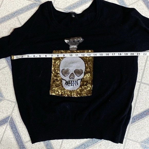 Torrid 100% Cotton Black Sweater with Gold Skull Sequins Novelty Design 2X - Picture 2 of 7